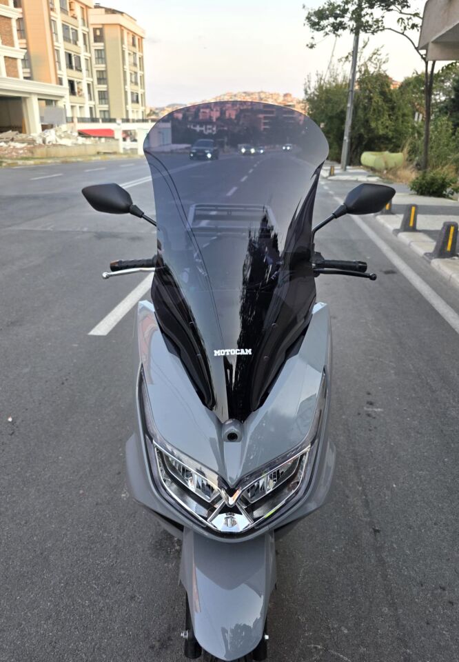 MOTOCAM Motolüx MCX 125 Ön Cam 2024-2026 Model 68cm Siyah Renkli 4mm