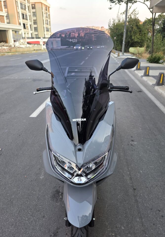 MOTOCAM Motolüx MCX 125 Ön Cam 2024-2026 Model 68cm Siyah Renkli 4mm