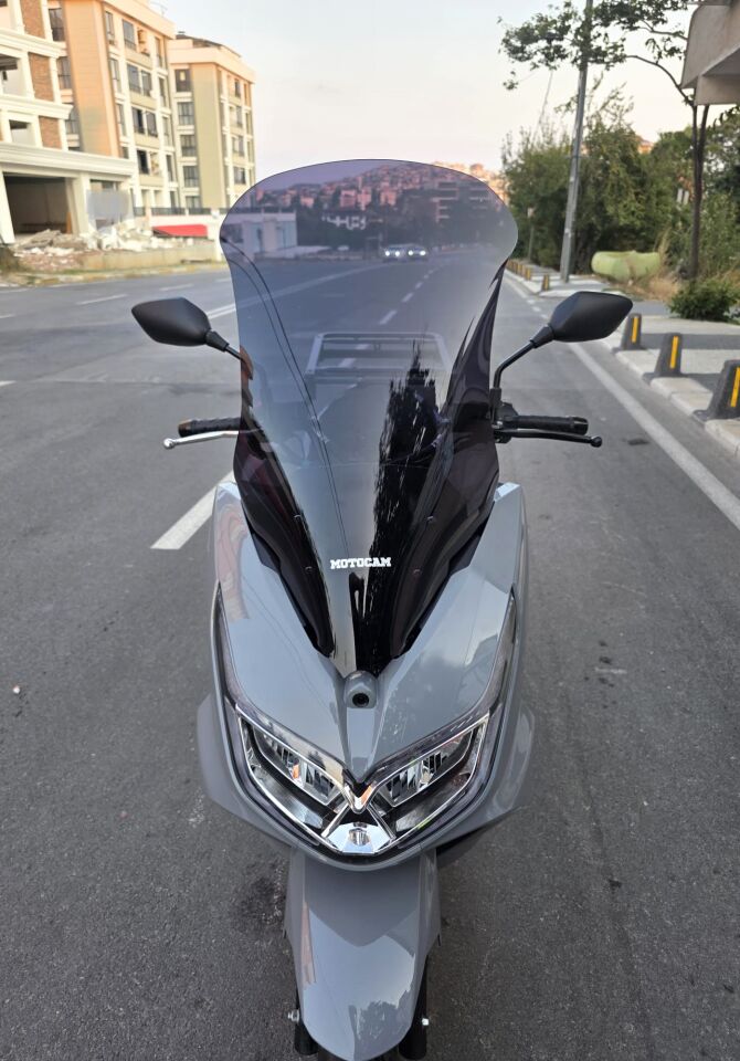 MOTOCAM Motolüx MCX 125 Ön Cam 2024-2026 Model 68cm Siyah Renkli 4mm