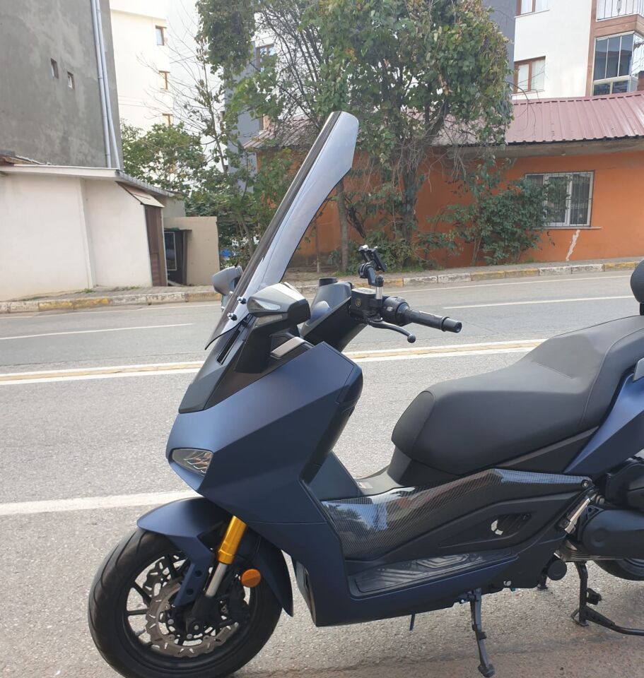 MOTOCAM Yuki Huracan 250 Ön Cam 2022-2026 Model 70cm Füme Renkli 4mm