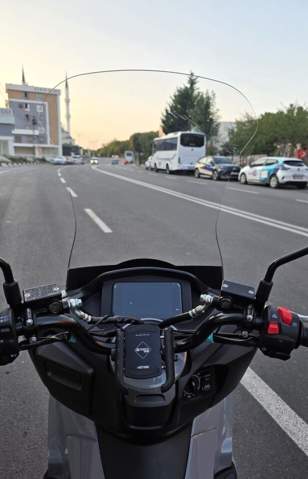 MOTOCAM Motolüx MCX 125 Ön Cam 2024-2026 Model 68cm Şeffaf Renkli 4mm