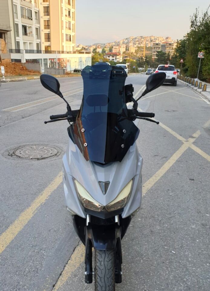 MOTOCAM Motolüx Mtx 125 Ön Cam 2022-2026 Model 65cm Siyah Renkli 4mm ORTA BOYLU