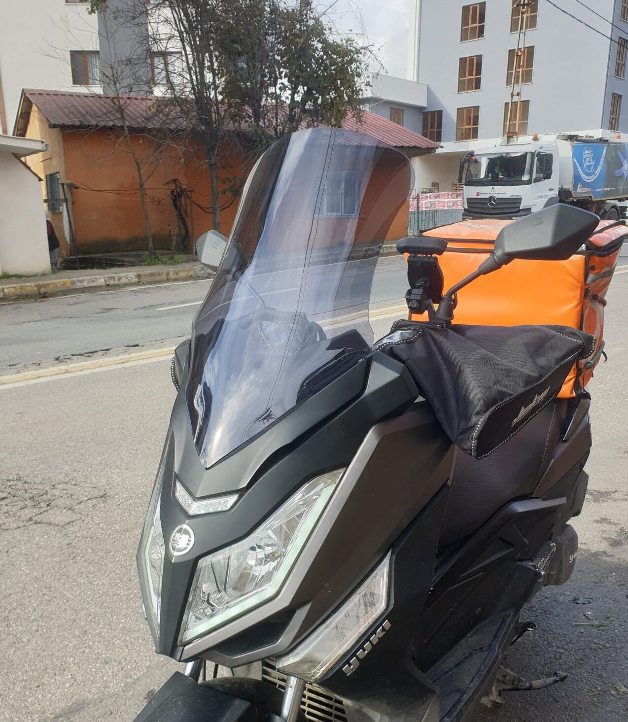 MOTOCAM Yuki T9 strom 125 Ön Cam 2021-2026 Model 62cm Füme Renkli 4mm