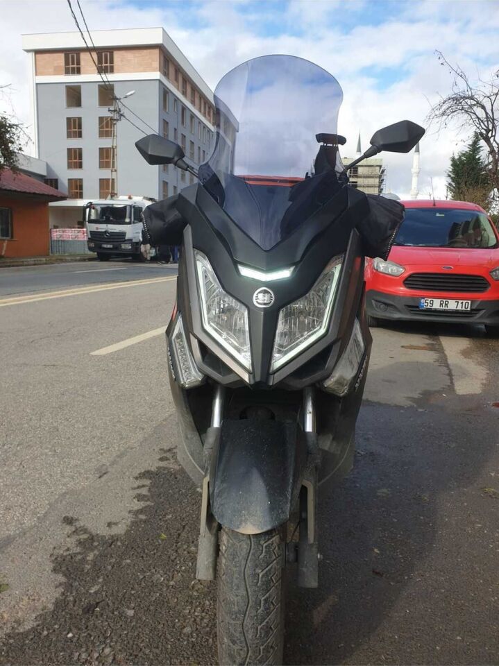 MOTOCAM Yuki T9 strom 125 Ön Cam 2021-2026 Model 62cm Füme Renkli 4mm