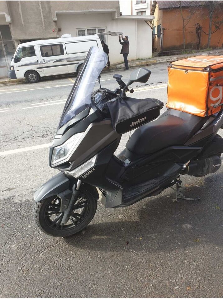 MOTOCAM Yuki T9 strom 125 Ön Cam 2021-2026 Model 62cm Füme Renkli 4mm