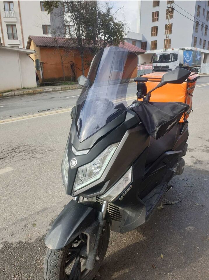 MOTOCAM Yuki T9 strom 125 Ön Cam 2021-2026 Model 62cm Füme Renkli 4mm