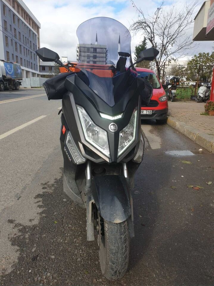 MOTOCAM Yuki T9 strom 125 Ön Cam 2021-2026 Model 62cm Füme Renkli 4mm