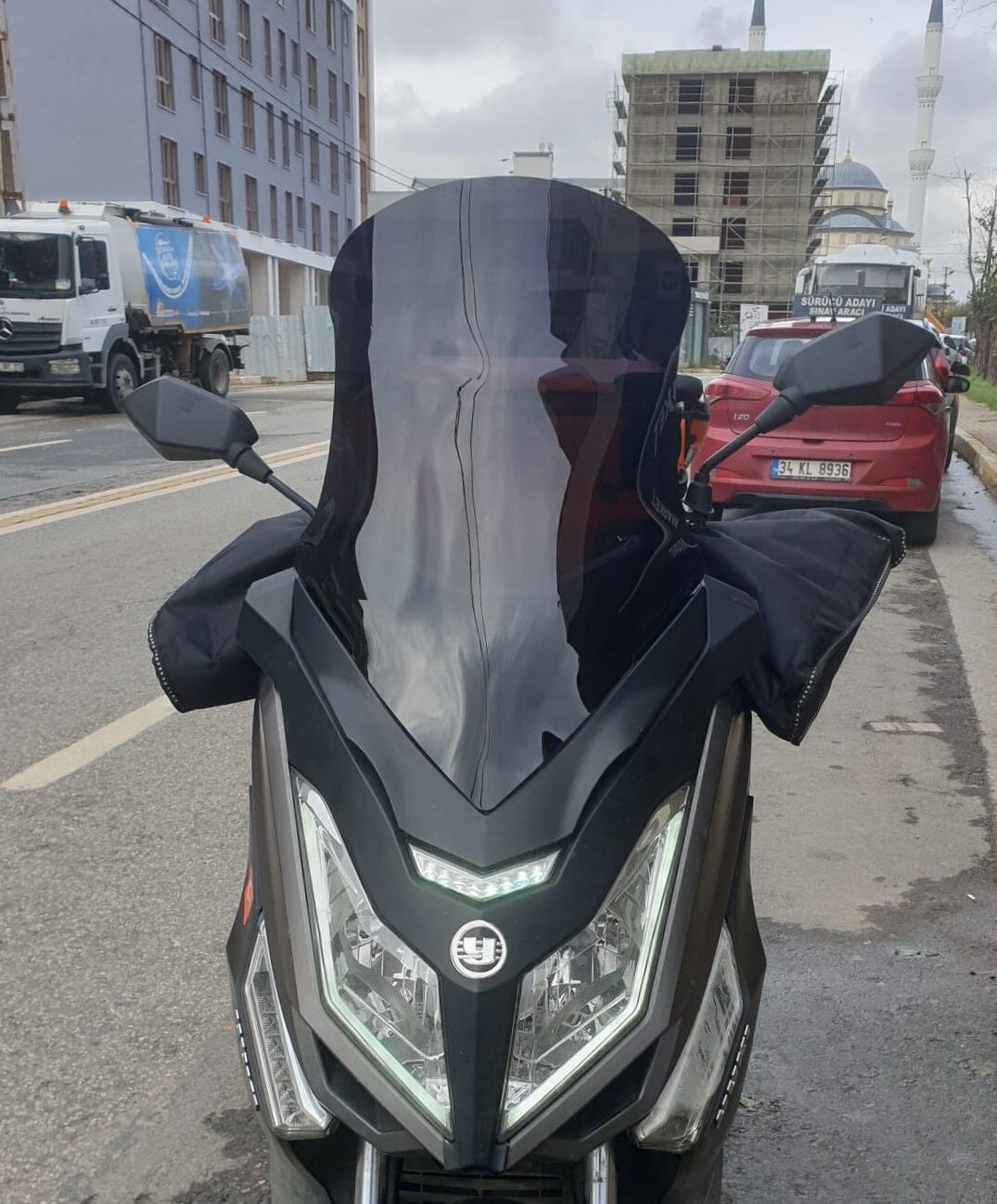 MOTOCAM Yuki T9 strom 125 Ön Cam 2021-2026 Model 62cm Siyah Renkli 4mm