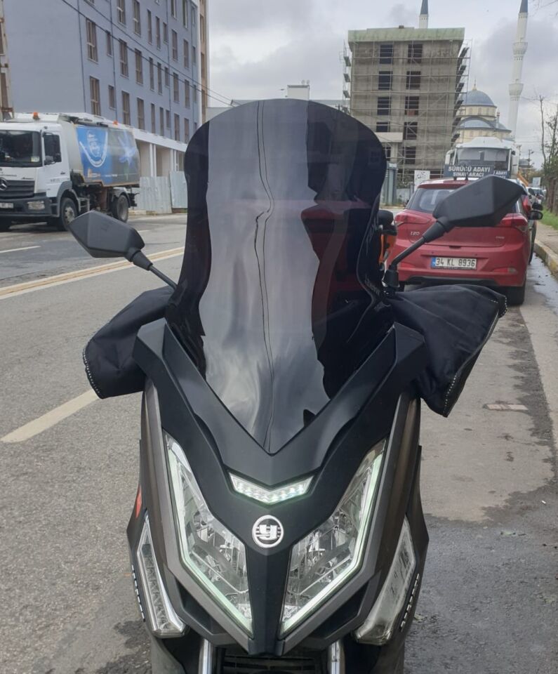 MOTOCAM Yuki T9 strom 125 Ön Cam 2021-2026 Model 62cm Siyah Renkli 4mm