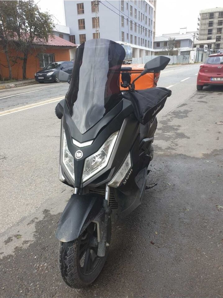 MOTOCAM Yuki T9 strom 125 Ön Cam 2021-2026 Model 62cm Siyah Renkli 4mm