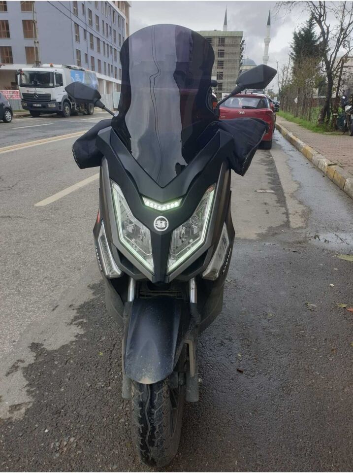 MOTOCAM Yuki T9 strom 125 Ön Cam 2021-2026 Model 62cm Siyah Renkli 4mm