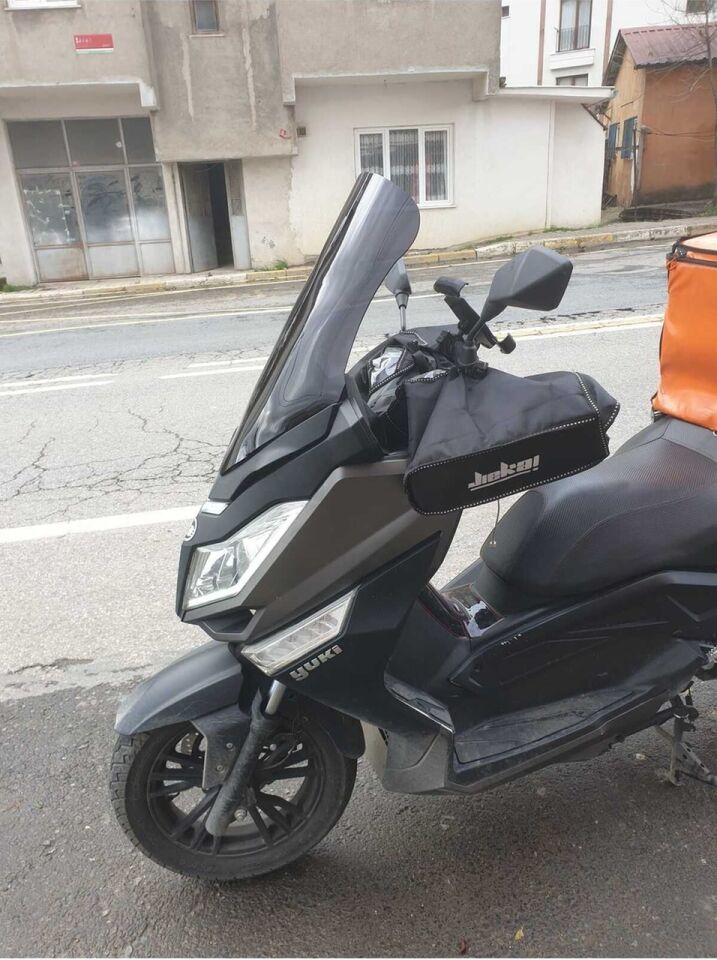 MOTOCAM Yuki T9 strom 125 Ön Cam 2021-2026 Model 62cm Siyah Renkli 4mm