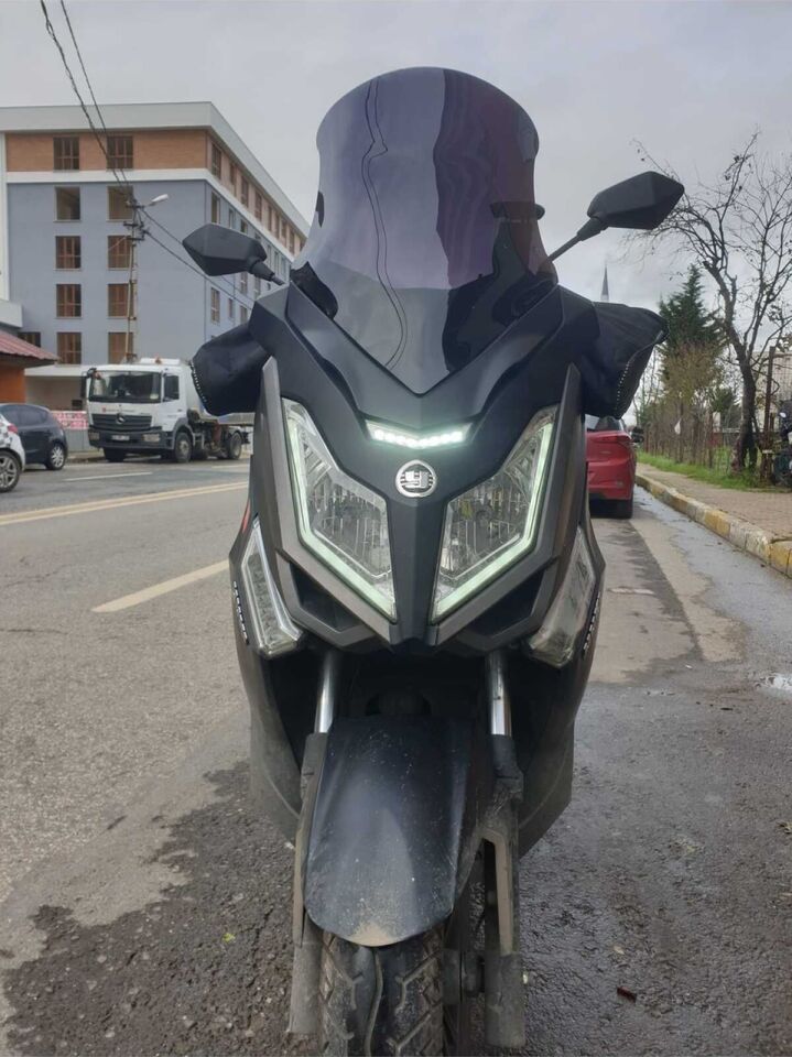 MOTOCAM Yuki T9 strom 125 Ön Cam 2021-2026 Model 62cm Siyah Renkli 4mm