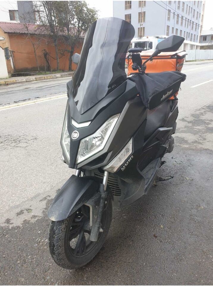 MOTOCAM Yuki T9 strom 125 Ön Cam 2021-2026 Model 62cm Siyah Renkli 4mm