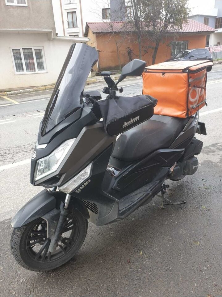 MOTOCAM Yuki T9 strom 125 Ön Cam 2021-2026 Model 62cm Siyah Renkli 4mm