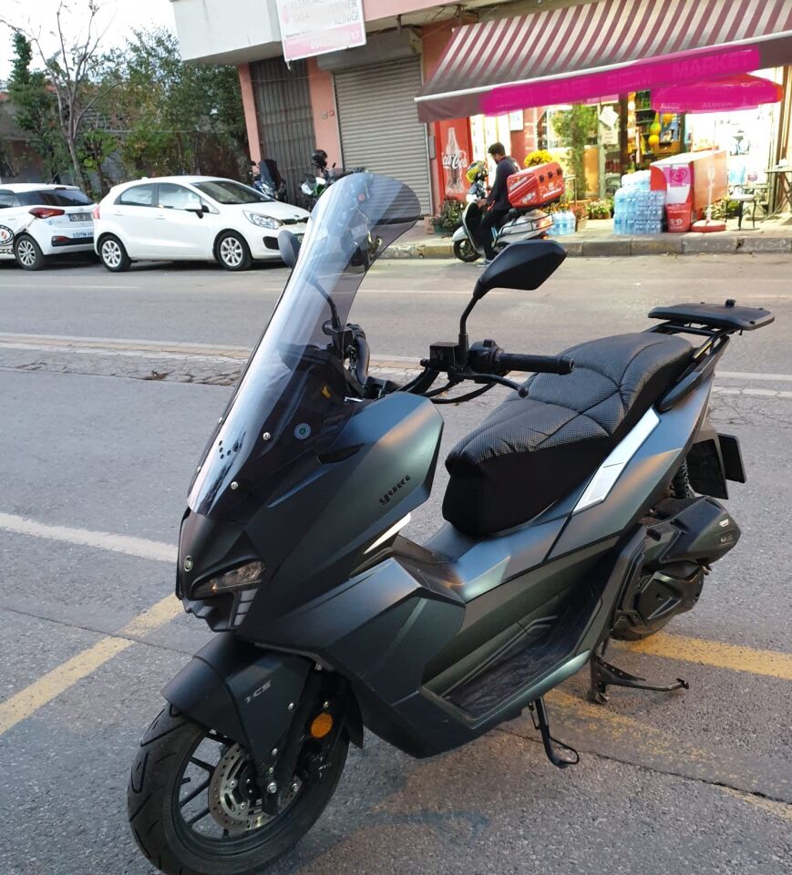 MOTOCAM Yuki Vampire 125 Ön Cam 2023-2026 Model 72cm Füme Renkli 4mm