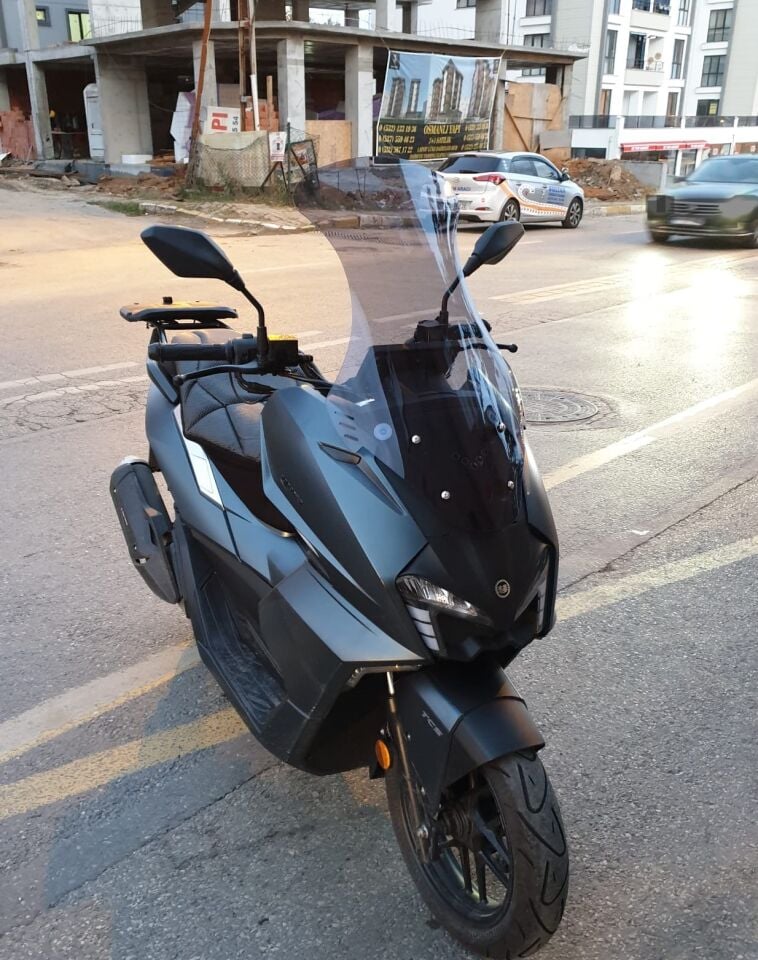 MOTOCAM Yuki Vampire 125 Ön Cam 2023-2026 Model 72cm Füme Renkli 4mm