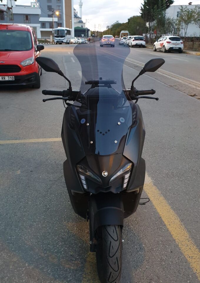 MOTOCAM Yuki Vampire 125 Ön Cam 2023-2026 Model 72cm Füme Renkli 4mm