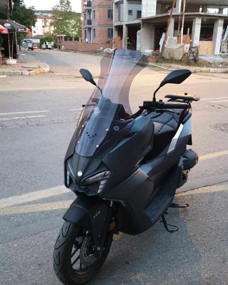 MOTOCAM Yuki Vampire 125 Ön Cam 2023-2026 Model 72cm Füme Renkli 4mm