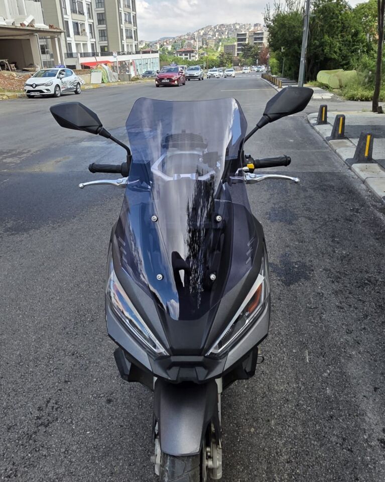 MOTOCAM Motolüx Wow 150  Ön Cam 2023-2026 Model 55cm Füme Renkli 4mm KISA