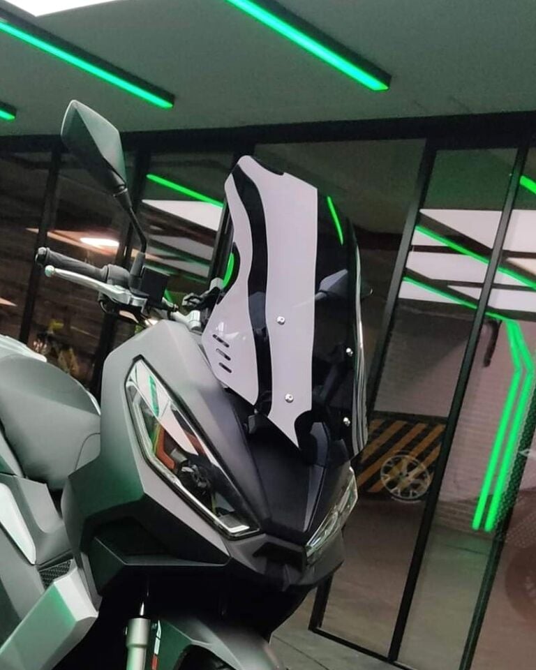 MOTOCAM Motolüx Wow 150  Ön Cam 2023-2026 Model 55cm Siyah Renkli 4mm KISA