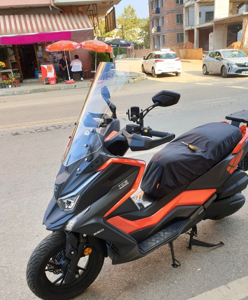MOTOCAM Kymco DTX 250 Ön Cam 2021-2026 Model 67cm Şeffaf Renkli 4mm UZUN