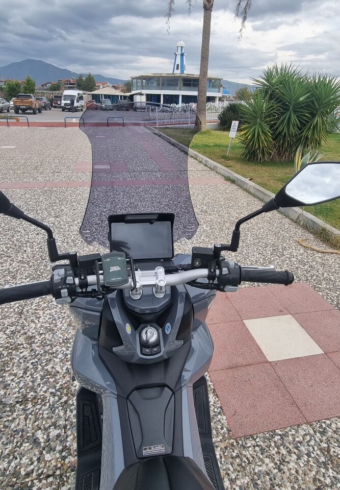 MOTOCAM Yuki Xway 125 Ön Cam 2023-2026 Model 65cm Füme Renkli 4mm ORTA BOYLU