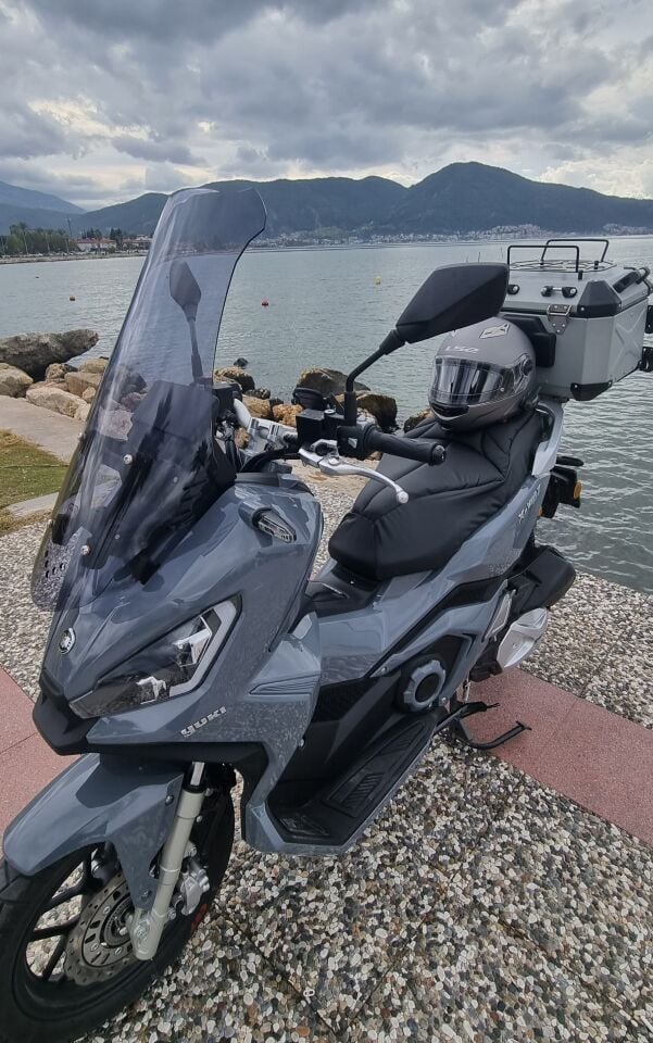 MOTOCAM Yuki Xway 125 Ön Cam 2023-2026 Model 65cm Füme Renkli 4mm ORTA BOYLU