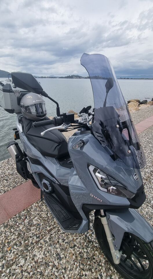 MOTOCAM Yuki Xway 125 Ön Cam 2023-2026 Model 65cm Füme Renkli 4mm ORTA BOYLU