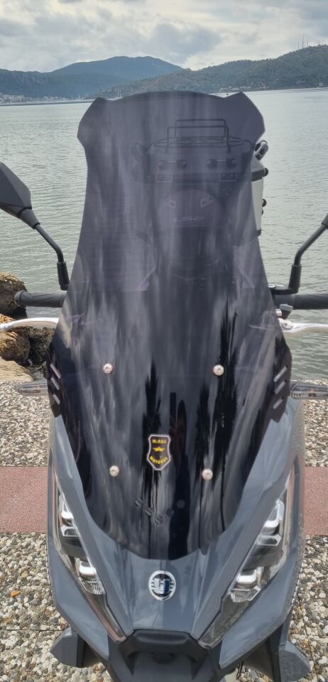 MOTOCAM Yuki Xway 125 Ön Cam 2023-2026 Model 65cm Siyah Renkli 4mm ORTA BOYLU