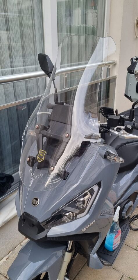 MOTOCAM Yuki Xway 125 Ön Cam 2023-2026 Model 65cm Şeffaf Renkli 4mm ORTA BOYLU