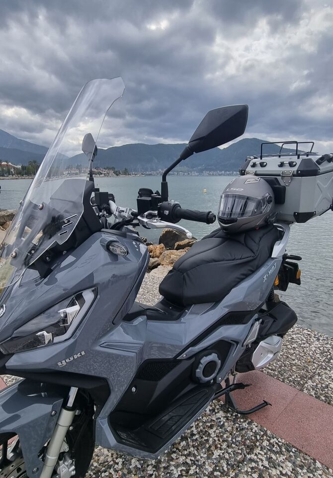 MOTOCAM Yuki Xway 125 Ön Cam 2023-2026 Model 65cm Şeffaf Renkli 4mm ORTA BOYLU