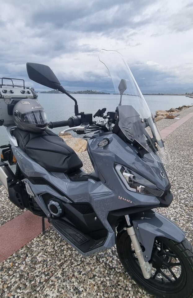 MOTOCAM Yuki Xway 125 Ön Cam 2023-2026 Model 65cm Şeffaf Renkli 4mm ORTA BOYLU