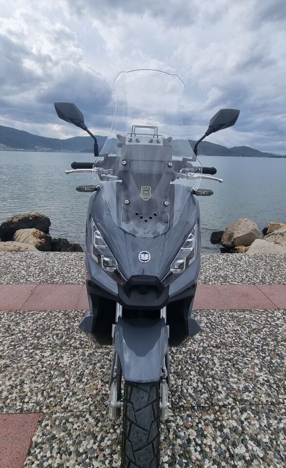 MOTOCAM Yuki Xway 125 Ön Cam 2023-2026 Model 65cm Şeffaf Renkli 4mm ORTA BOYLU