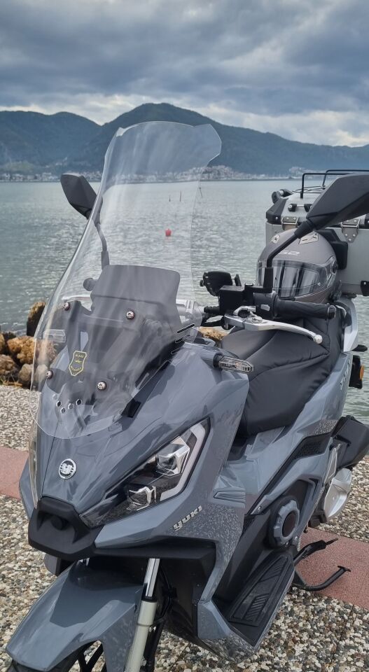 MOTOCAM Yuki Xway 125 Ön Cam 2023-2026 Model 65cm Şeffaf Renkli 4mm ORTA BOYLU