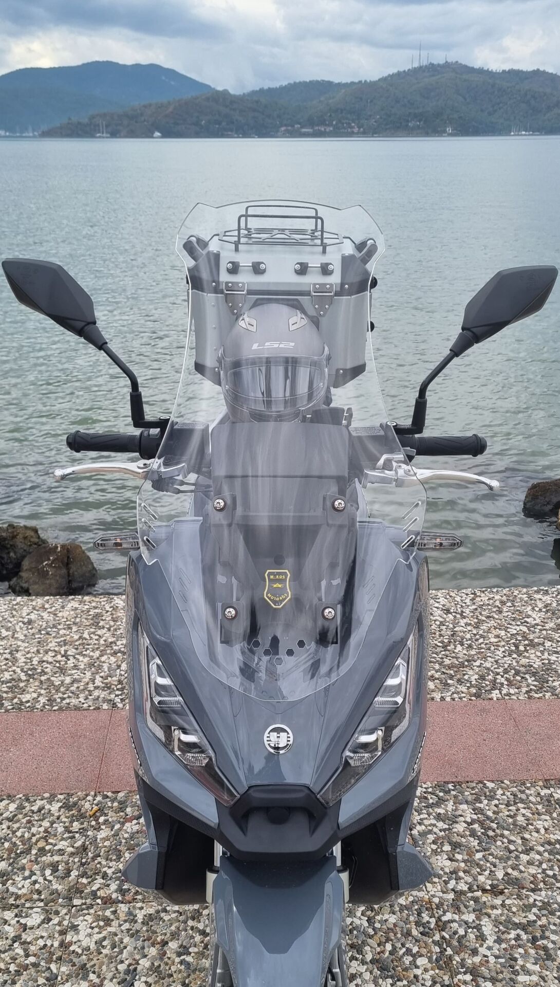 MOTOCAM Yuki Xway 125 Ön Cam 2023-2026 Model 65cm Şeffaf Renkli 4mm ORTA BOYLU