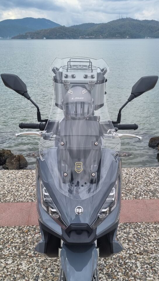 MOTOCAM Yuki Xway 125 Ön Cam 2023-2026 Model 65cm Şeffaf Renkli 4mm ORTA BOYLU