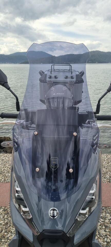 MOTOCAM Yuki Xway 125 Ön Cam 2023-2026 Model 75cm Füme Renkli 4mm UZUN