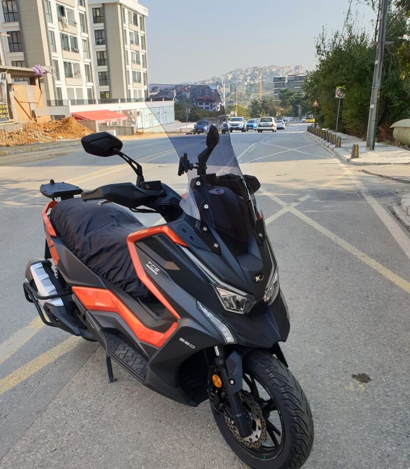 MOTOCAM Kymco DTX 360 Ön Cam 2021-2026 Model 67cm Füme Renkli 4mm UZUN