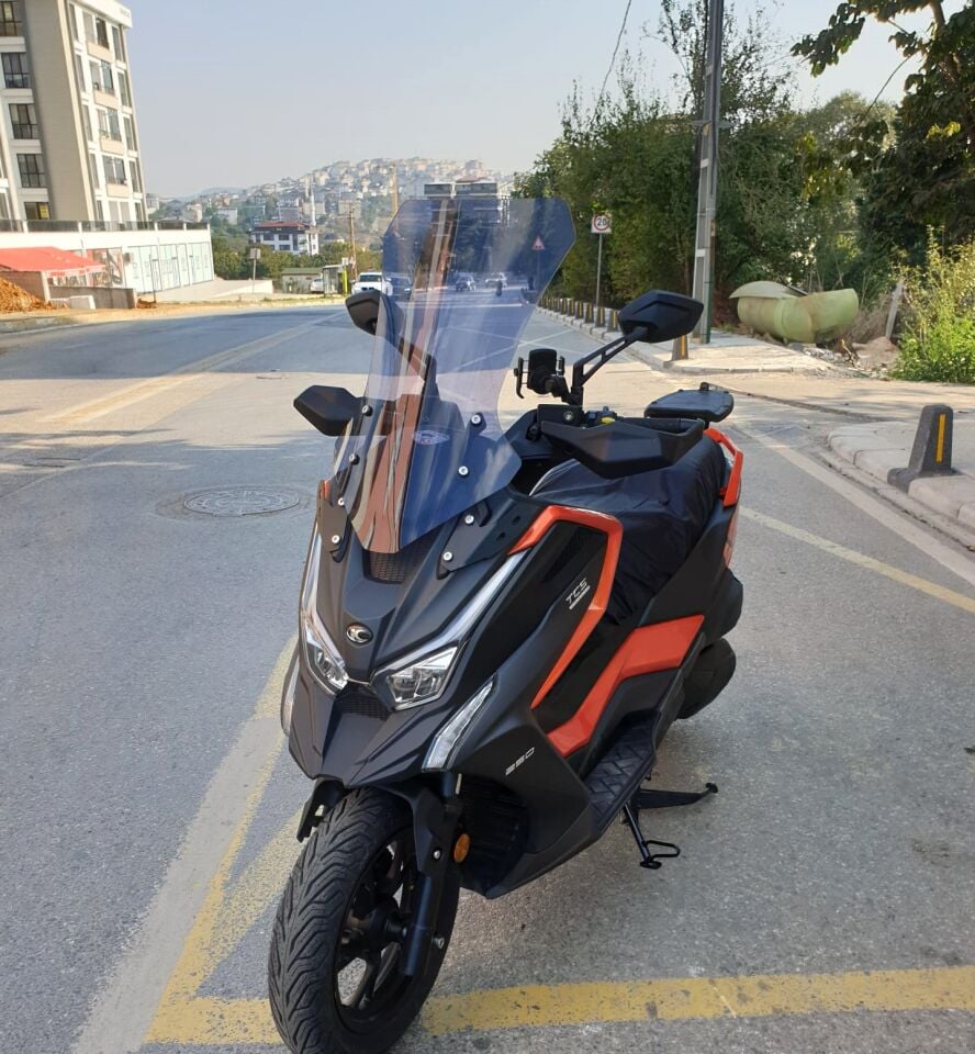 MOTOCAM Kymco DTX 360 Ön Cam 2021-2026 Model 67cm Füme Renkli 4mm UZUN