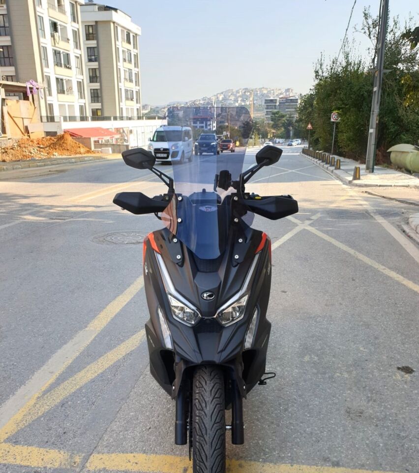 MOTOCAM Kymco DTX 360 Ön Cam 2021-2026 Model 67cm Füme Renkli 4mm UZUN