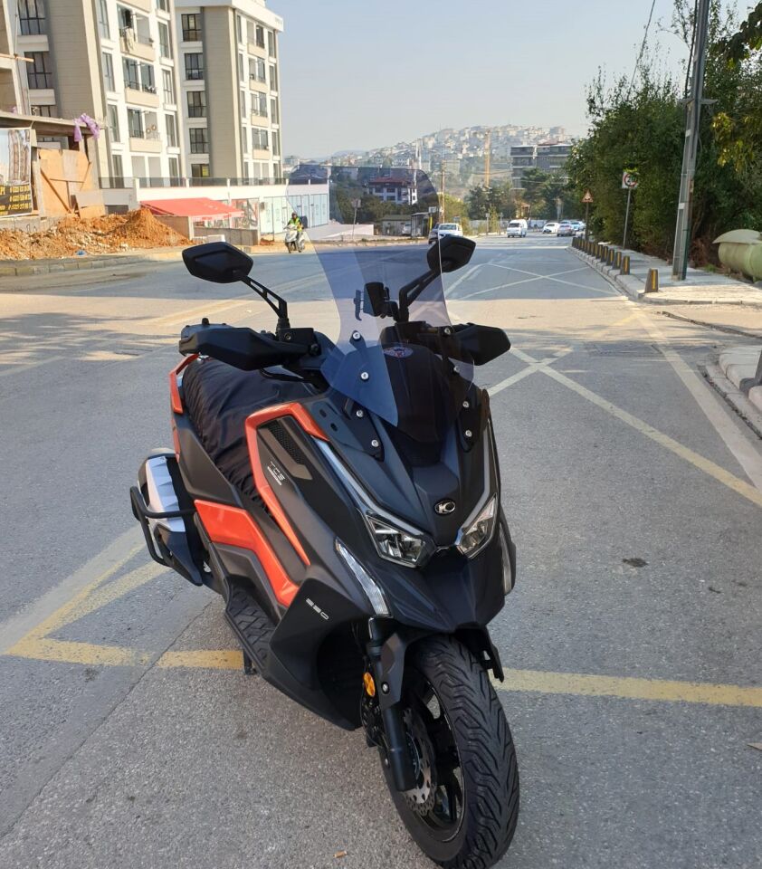 MOTOCAM Kymco DTX 360 Ön Cam 2021-2026 Model 67cm Füme Renkli 4mm UZUN