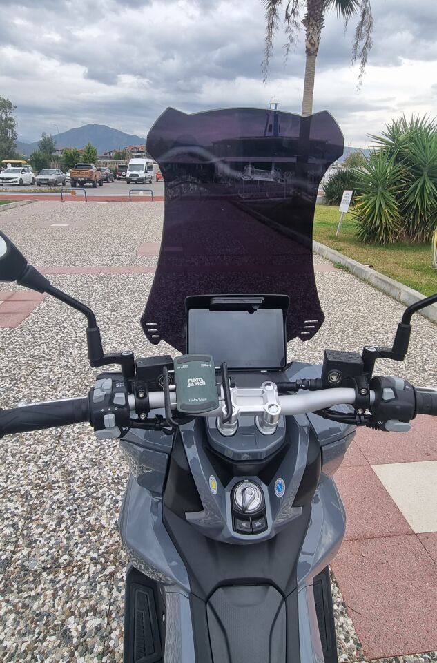 MOTOCAM Yuki Xway 125 Ön Cam 2023-2026 Model 75cm Siyah Renkli 4mm UZUN