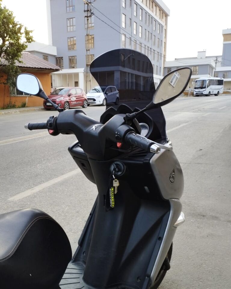MOTOCAM Peugeot Citystar 200 Ön Cam 2017-2018 Model 56cm Siyah Renkli 4mm UZUN