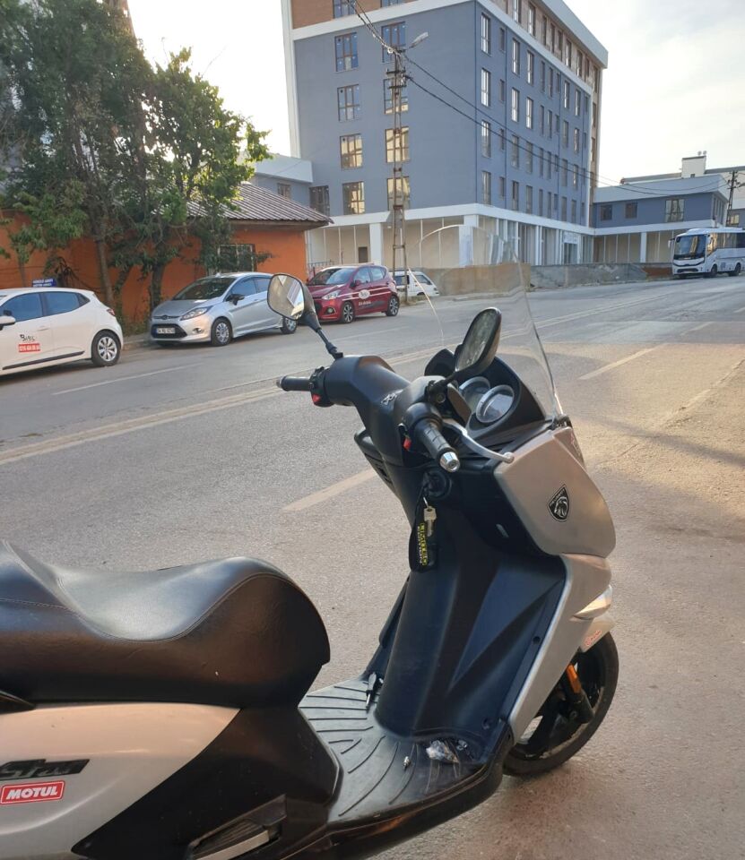 MOTOCAM Peugeot Citystar 200 Ön Cam 2017-2018 Model 56cm Şeffaf Renkli 4mm UZUN