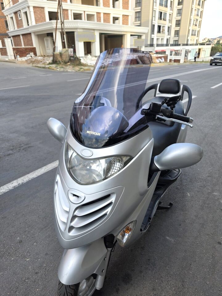 MOTOCAM Kymco Grand Dink Ön Cam 2002-2013 Model 47cm Füme Renkli 4mm