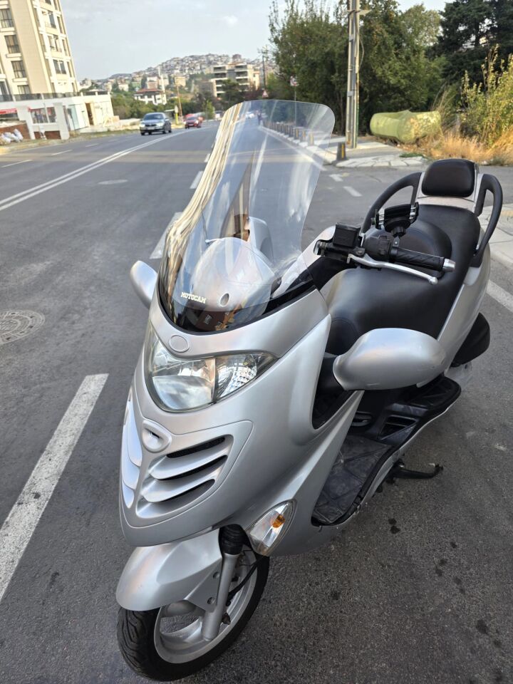 MOTOCAM Kymco Grand Dink Ön Cam 2002-2013 Model 47cm Şeffaf Renkli 4mm