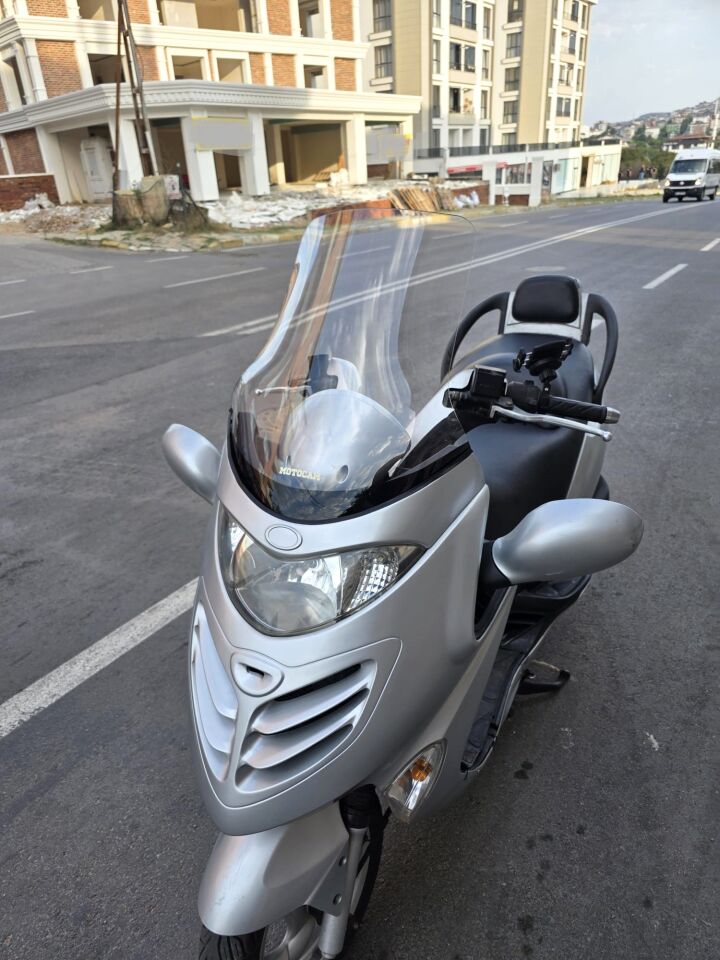 MOTOCAM Kymco Grand Dink Ön Cam 2002-2013 Model 47cm Şeffaf Renkli 4mm