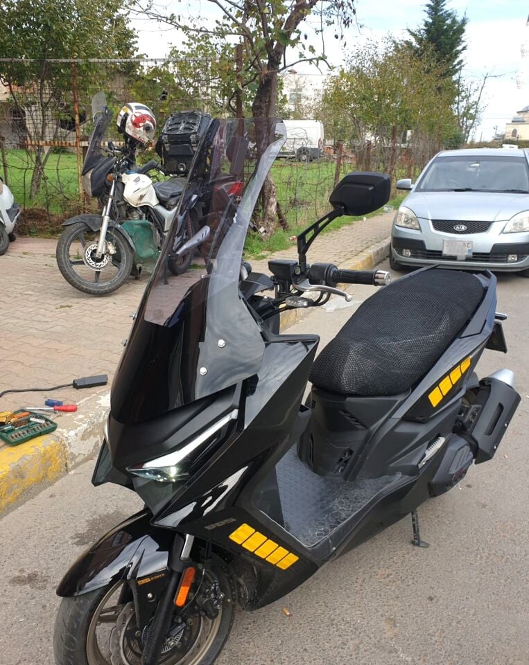 MOTOCAM Kymco Krv 200 Ön Cam 2022-2026 Model 75cm Füme Renkli 4mm UZUN