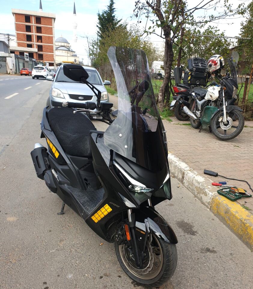 MOTOCAM Kymco Krv 200 Ön Cam 2022-2026 Model 75cm Füme Renkli 4mm UZUN